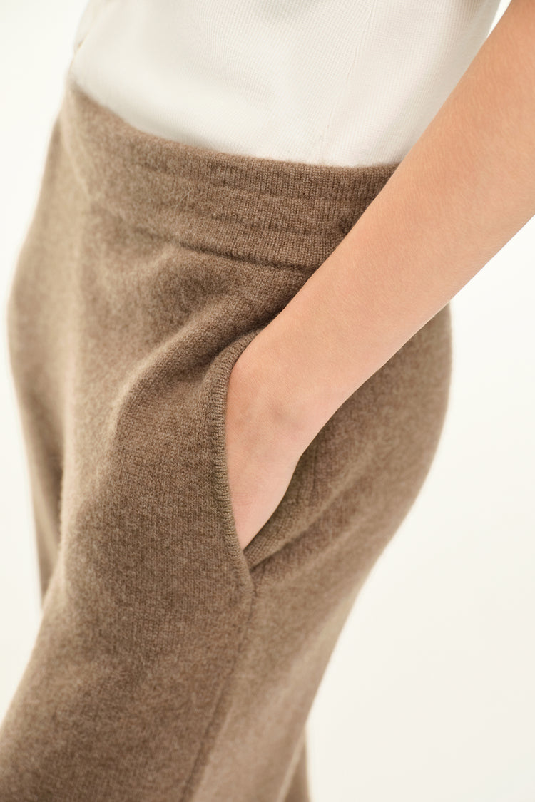 Cashmere trousers ((Nothing Extra)), brown
