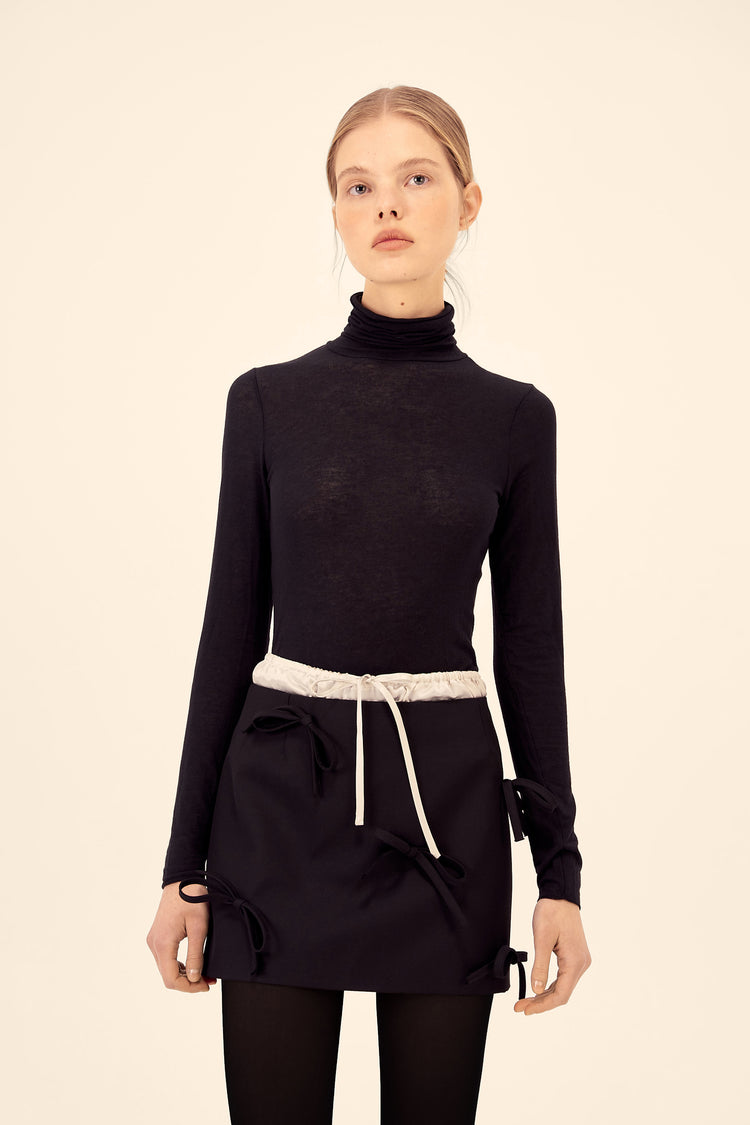 Mini skirt (And a bow on the side), black