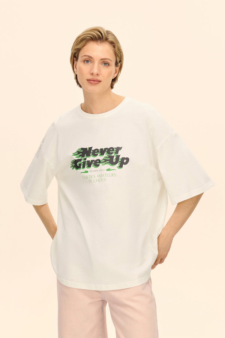 T-shirt (Never Give Up), milk